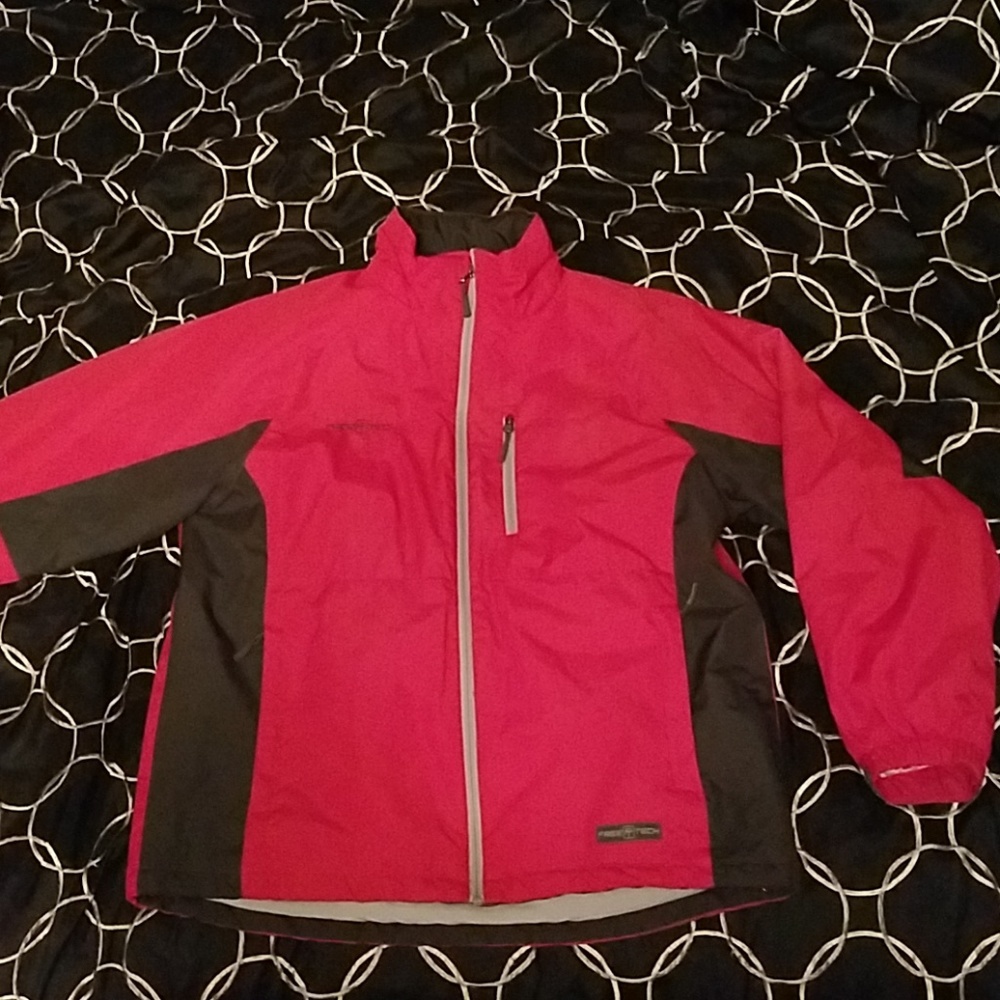 FREE TECH PERFORMANCE OUTERWEAR JACKET
